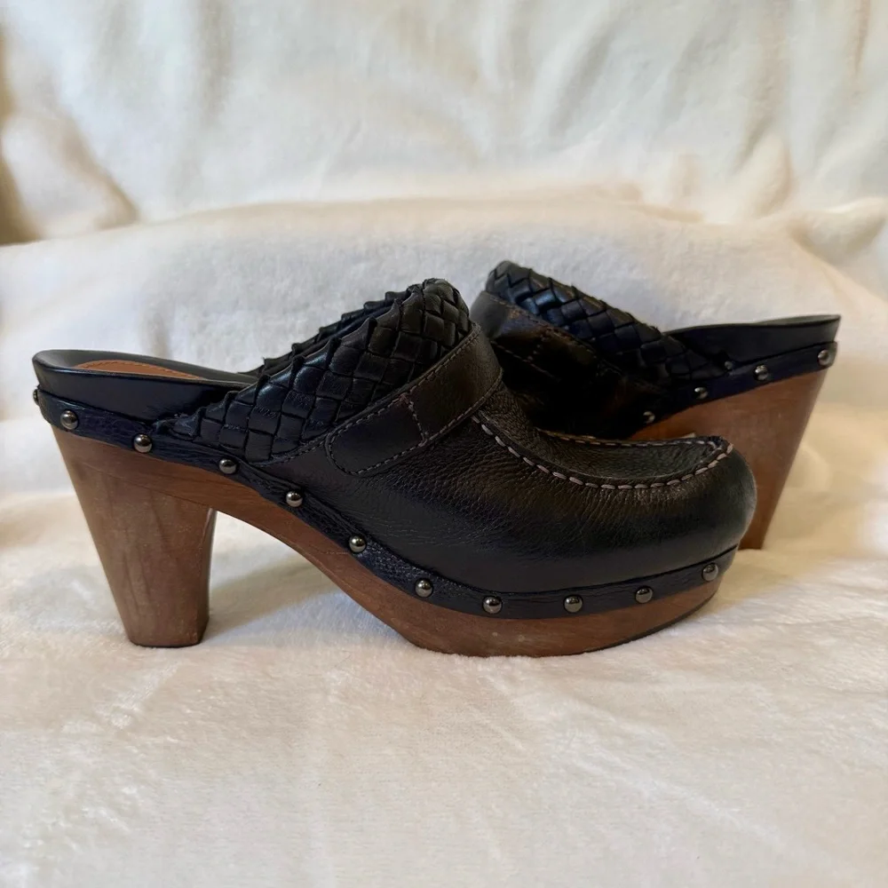 Earthies Black Leather Clogs with Braided Accent - Picture 7 of 12